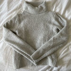 Warm and cozy Grey/white turtleneck
